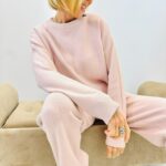 Pull Doux à Couture contrastée – Élégance minimaliste signée VALENTYNE