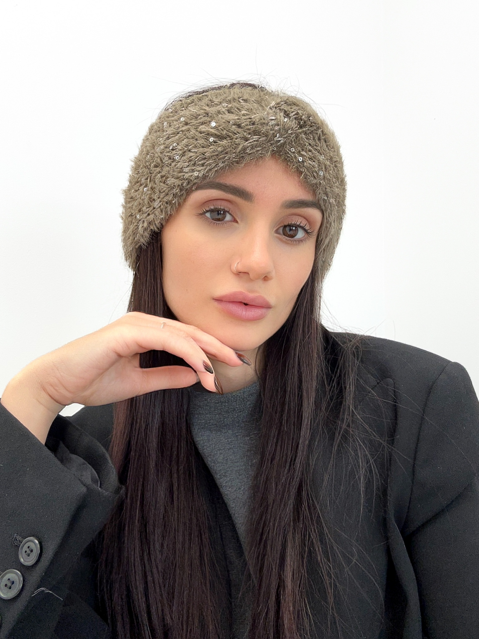 D1E83503-30CF-4875-9B70-AAD8B64087EF Bandeau en Maille Douce à Petits sequins – touche brillante et cocooning – Image 1