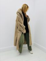 Manteau Long à Capuche en fausse fourrure – Image 7