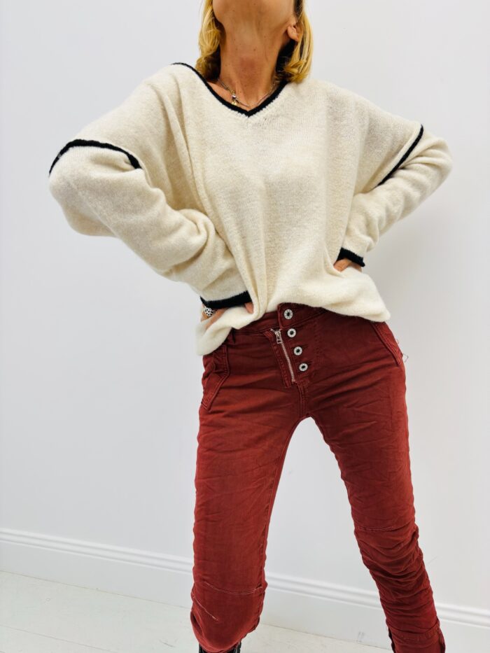 Pull col V contrasté – Maille douce – Image 4