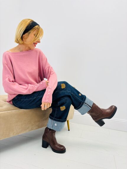 Pull Col V doux et raffiné – Finition boutonnée aux manches