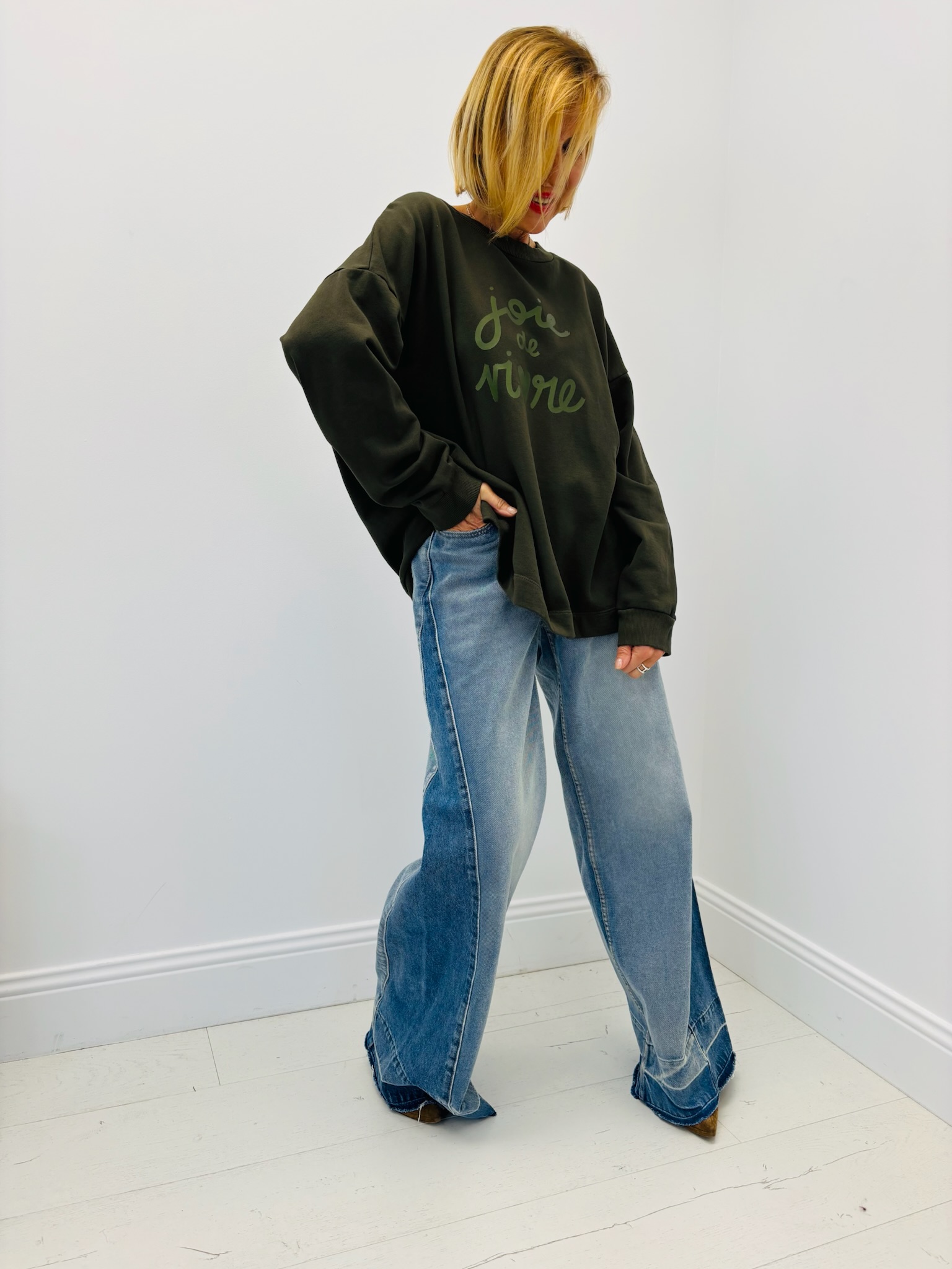 FEA6D26A-17FA-41DE-AEA1-4D64EAD1A4F5 Pull Sweat 100 % coton “Joie de vivre” – Image 9