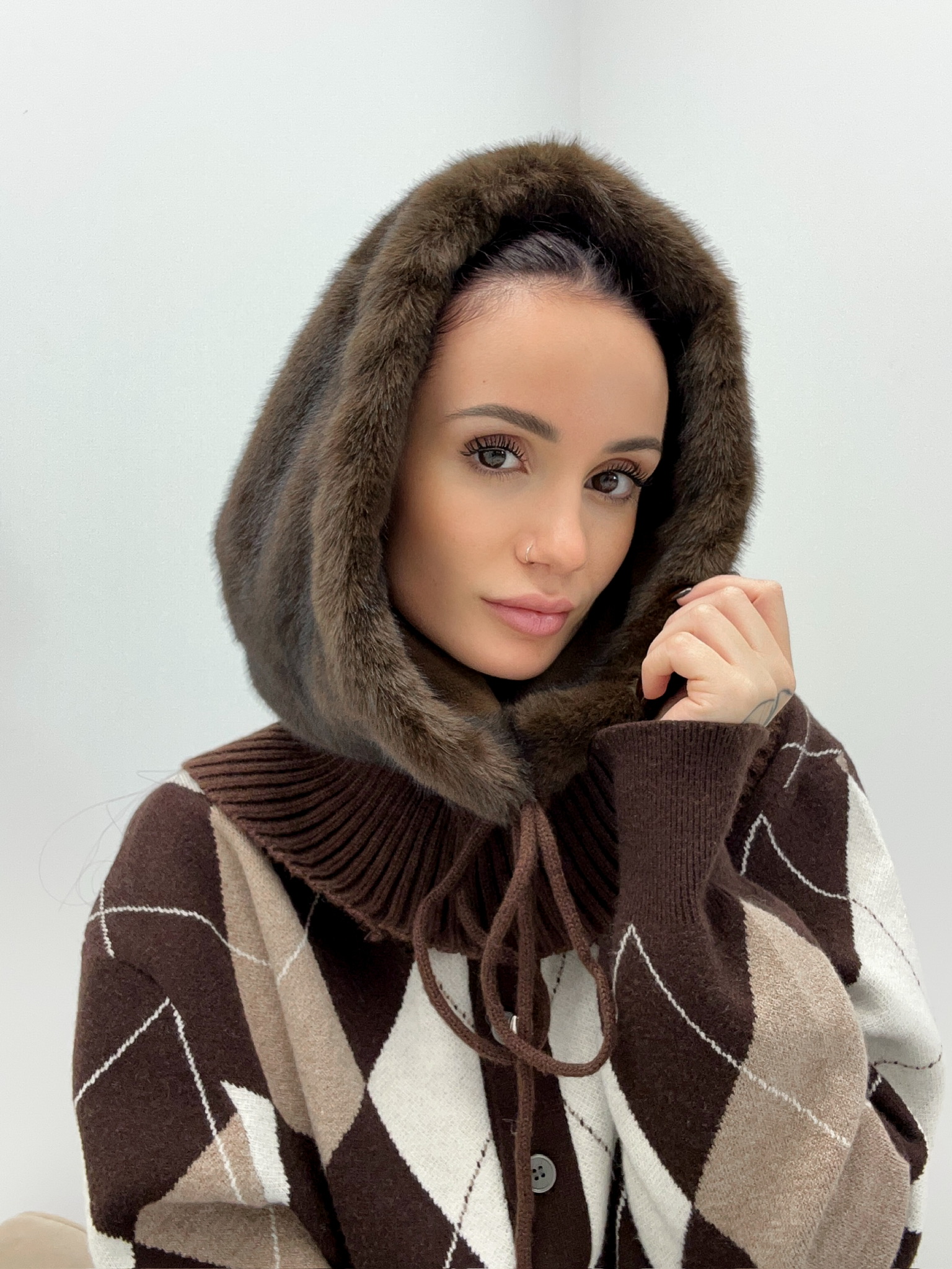 FF902BEF-AF52-4C21-9DAE-274F627FE1FF Cagoule Fausse Fourrure – Élégance & chaleur hivernale – Image 1