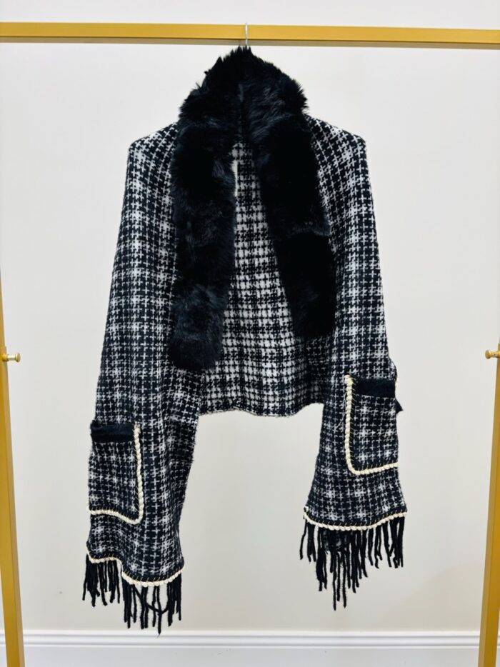 Poncho à Carreaux avec col fourrure – Image 2
