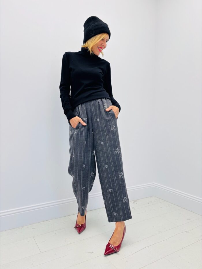 Pantalon à Rayures et motifs fleuris – Marque Les Impatientes – Image 3