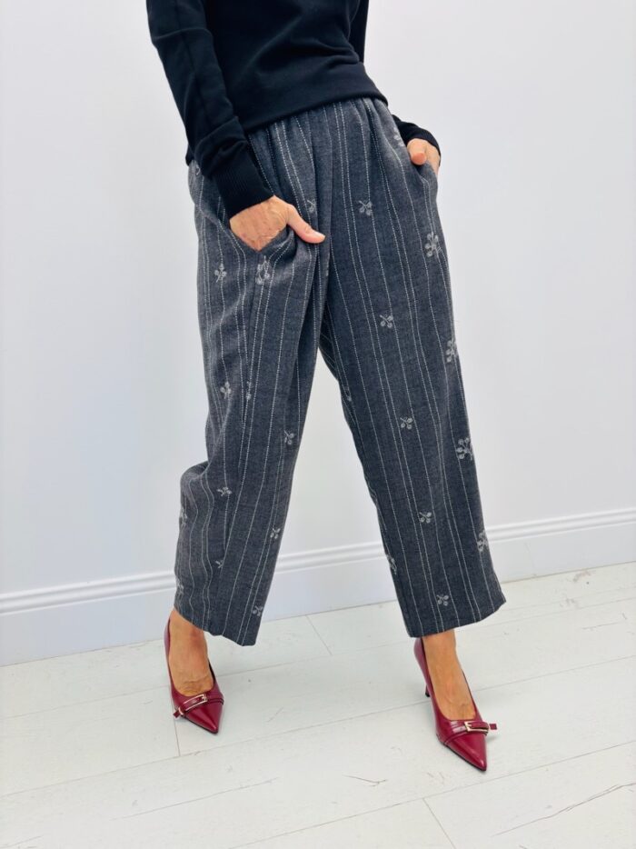 Pantalon à Rayures et motifs fleuris – Marque Les Impatientes – Image 1