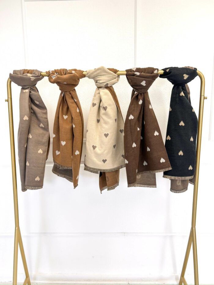 Écharpe Douce à Motif Cœurs – Image 1