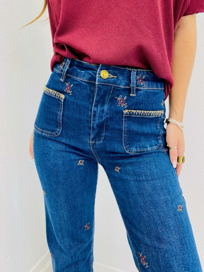Jean Coupe Large avec détails brodés – Image 2