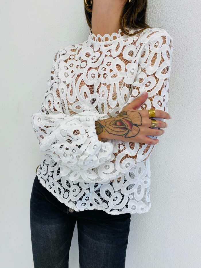TOP BRODÉ EN DENTELLE AJOURÉE – Image 1