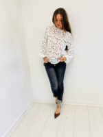 TOP BRODÉ EN DENTELLE AJOURÉE – Image 3