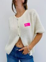 Gilet en Maille douce à message brodé – Image 4