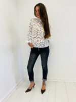 TOP BRODÉ EN DENTELLE AJOURÉE – Image 2
